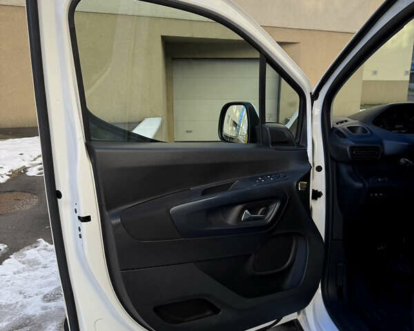 Белый Пежо Rifter, объемом двигателя 1.5 л и пробегом 72 тыс. км за 24450 $, фото 18 на Automoto.ua