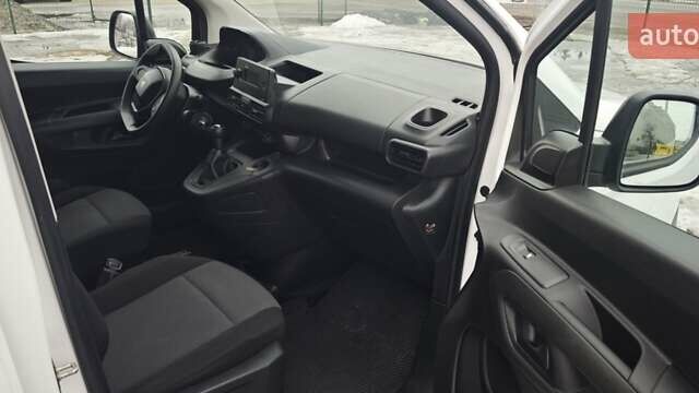 Белый Пежо Rifter, объемом двигателя 1.56 л и пробегом 150 тыс. км за 18500 $, фото 4 на Automoto.ua