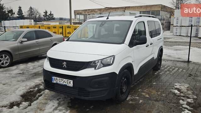 Белый Пежо Rifter, объемом двигателя 1.56 л и пробегом 150 тыс. км за 18500 $, фото 9 на Automoto.ua