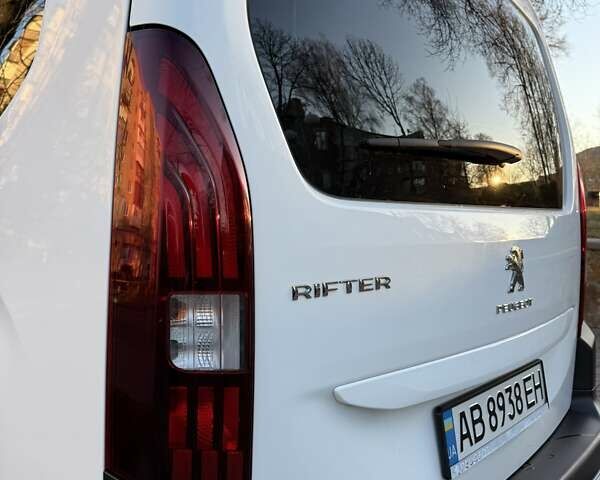 Белый Пежо Rifter, объемом двигателя 1.5 л и пробегом 73 тыс. км за 21999 $, фото 14 на Automoto.ua