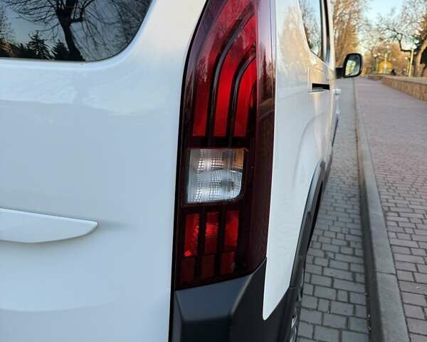 Белый Пежо Rifter, объемом двигателя 1.5 л и пробегом 73 тыс. км за 21999 $, фото 15 на Automoto.ua