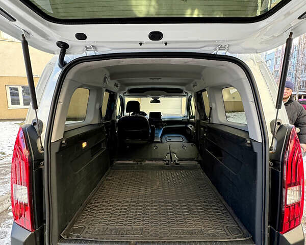 Белый Пежо Rifter, объемом двигателя 1.5 л и пробегом 72 тыс. км за 24450 $, фото 14 на Automoto.ua