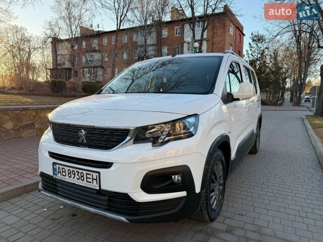 Белый Пежо Rifter, объемом двигателя 1.5 л и пробегом 76 тыс. км за 20880 $, фото 4 на Automoto.ua