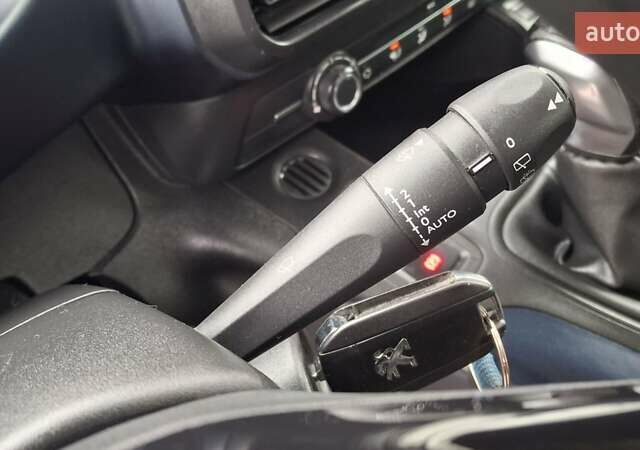 Белый Пежо Rifter, объемом двигателя 1.5 л и пробегом 153 тыс. км за 14999 $, фото 44 на Automoto.ua