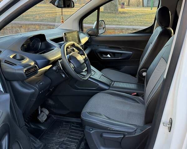 Белый Пежо Rifter, объемом двигателя 1.5 л и пробегом 73 тыс. км за 21999 $, фото 20 на Automoto.ua