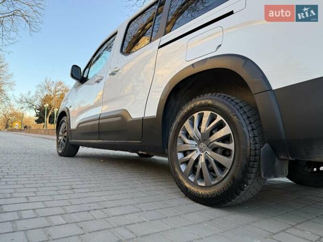 Белый Пежо Rifter, объемом двигателя 1.5 л и пробегом 73 тыс. км за 21999 $, фото 17 на Automoto.ua