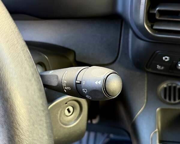 Белый Пежо Rifter, объемом двигателя 1.5 л и пробегом 73 тыс. км за 21999 $, фото 27 на Automoto.ua