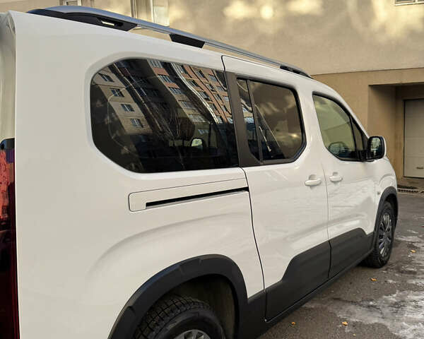 Белый Пежо Rifter, объемом двигателя 1.5 л и пробегом 72 тыс. км за 24450 $, фото 6 на Automoto.ua