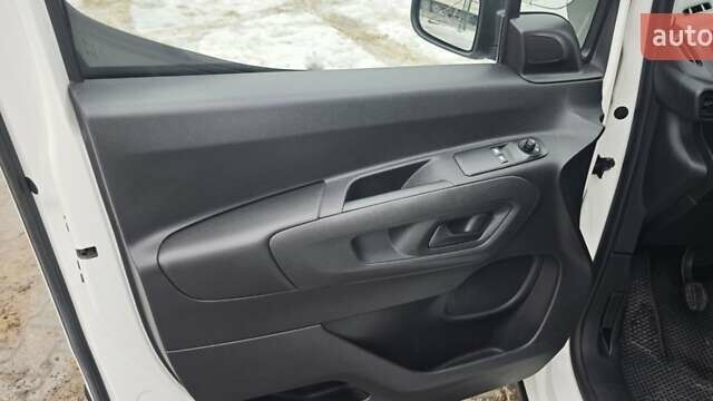 Белый Пежо Rifter, объемом двигателя 1.56 л и пробегом 150 тыс. км за 18500 $, фото 6 на Automoto.ua