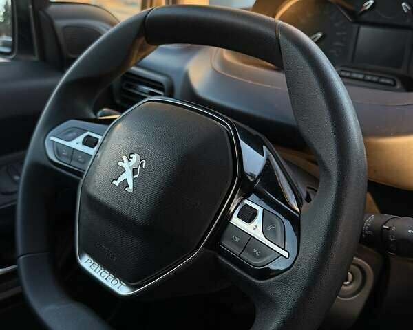 Белый Пежо Rifter, объемом двигателя 1.5 л и пробегом 73 тыс. км за 21999 $, фото 22 на Automoto.ua