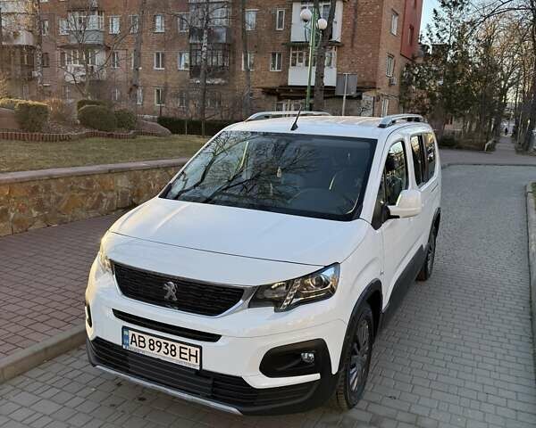 Белый Пежо Rifter, объемом двигателя 1.5 л и пробегом 73 тыс. км за 21999 $, фото 5 на Automoto.ua