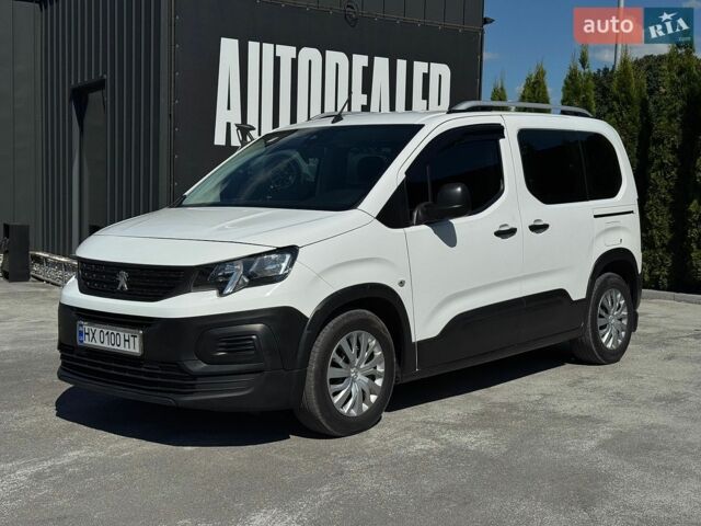 Белый Пежо Rifter, объемом двигателя 1.5 л и пробегом 217 тыс. км за 13100 $, фото 3 на Automoto.ua