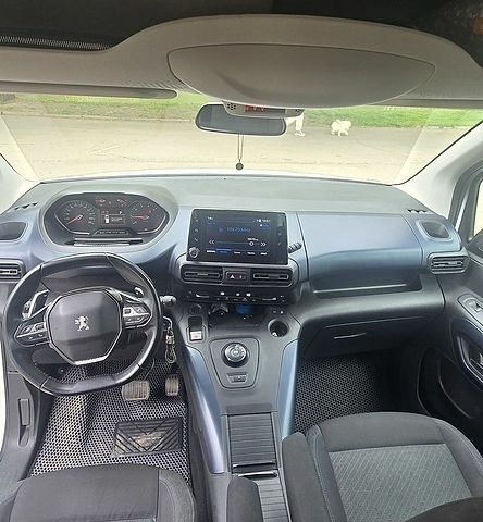 Білий Пежо Rifter, об'ємом двигуна 1.5 л та пробігом 142 тис. км за 21000 $, фото 12 на Automoto.ua