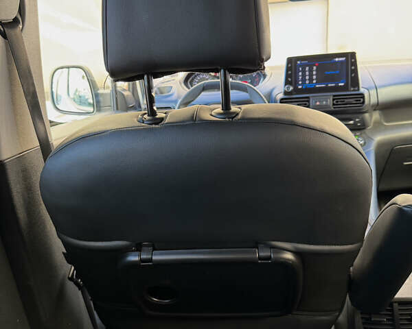 Белый Пежо Rifter, объемом двигателя 1.5 л и пробегом 72 тыс. км за 24450 $, фото 43 на Automoto.ua