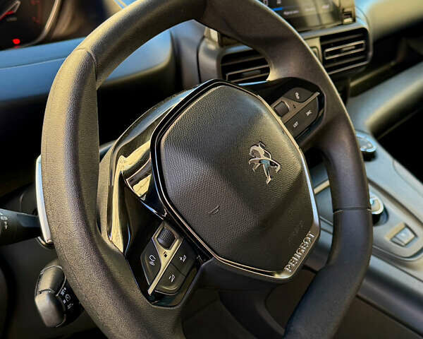 Белый Пежо Rifter, объемом двигателя 1.5 л и пробегом 72 тыс. км за 24450 $, фото 22 на Automoto.ua