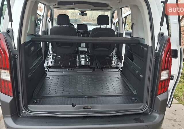 Белый Пежо Rifter, объемом двигателя 1.5 л и пробегом 153 тыс. км за 14999 $, фото 55 на Automoto.ua