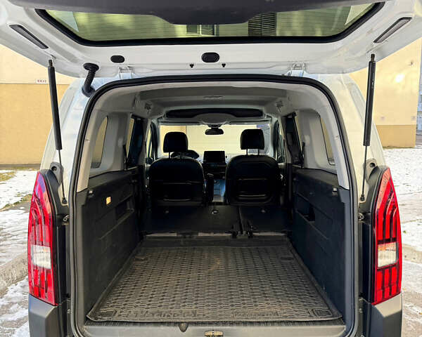 Белый Пежо Rifter, объемом двигателя 1.5 л и пробегом 72 тыс. км за 24450 $, фото 13 на Automoto.ua