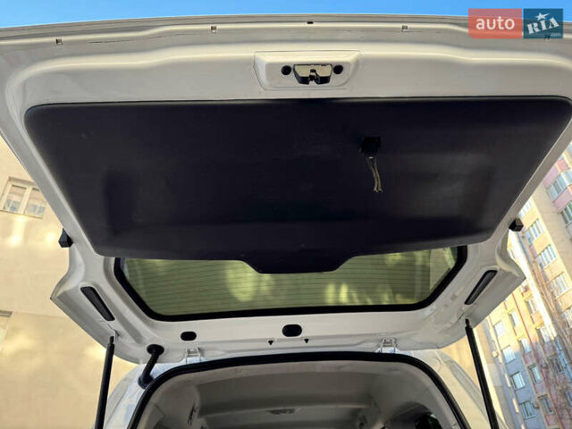 Белый Пежо Rifter, объемом двигателя 1.5 л и пробегом 72 тыс. км за 24450 $, фото 17 на Automoto.ua