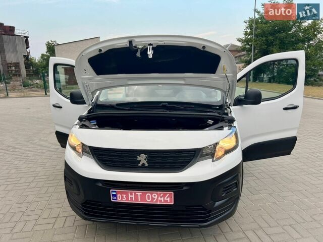 Белый Пежо Rifter, объемом двигателя 1.5 л и пробегом 159 тыс. км за 16200 $, фото 39 на Automoto.ua