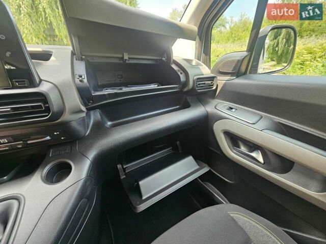 Білий Пежо Rifter, об'ємом двигуна 1.56 л та пробігом 56 тис. км за 17500 $, фото 25 на Automoto.ua