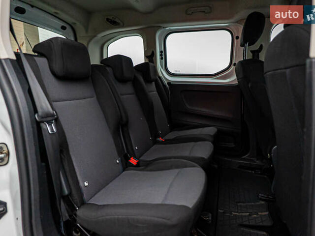 Белый Пежо Rifter, объемом двигателя 1.6 л и пробегом 149 тыс. км за 16148 $, фото 18 на Automoto.ua