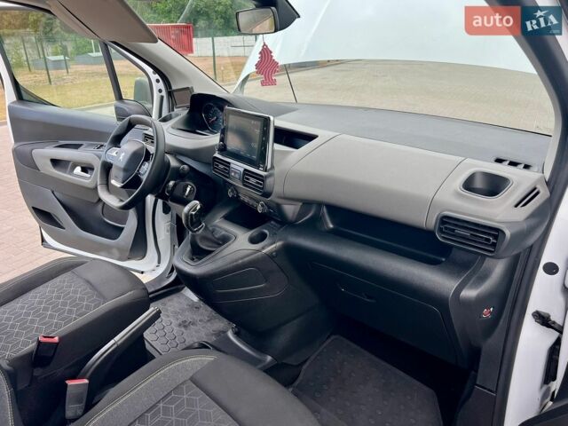 Білий Пежо Rifter, об'ємом двигуна 1.5 л та пробігом 159 тис. км за 14950 $, фото 96 на Automoto.ua