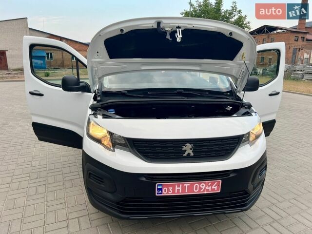 Білий Пежо Rifter, об'ємом двигуна 1.5 л та пробігом 159 тис. км за 14950 $, фото 40 на Automoto.ua