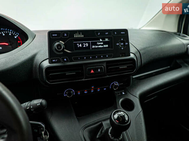 Белый Пежо Rifter, объемом двигателя 1.6 л и пробегом 189 тыс. км за 14014 $, фото 10 на Automoto.ua