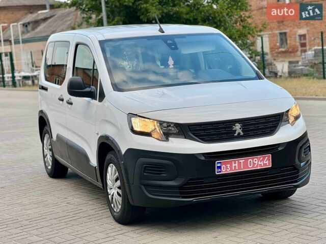 Белый Пежо Rifter, объемом двигателя 1.5 л и пробегом 159 тыс. км за 16200 $, фото 6 на Automoto.ua