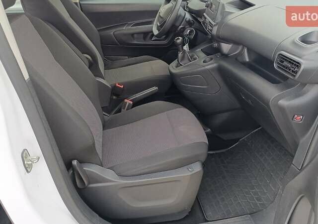 Білий Пежо Rifter, об'ємом двигуна 1.56 л та пробігом 138 тис. км за 14921 $, фото 5 на Automoto.ua