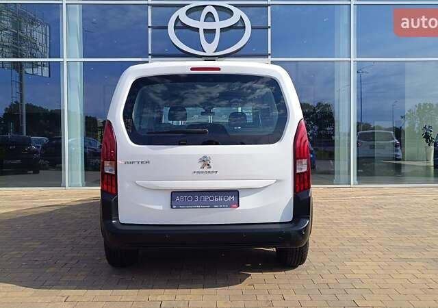 Білий Пежо Rifter, об'ємом двигуна 1.56 л та пробігом 107 тис. км за 15296 $, фото 3 на Automoto.ua