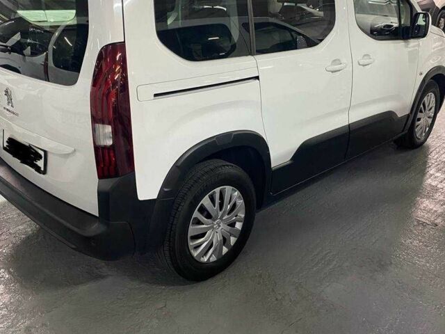 Білий Пежо Rifter, об'ємом двигуна 1.6 л та пробігом 142 тис. км за 13498 $, фото 2 на Automoto.ua