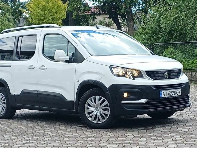 Білий Пежо Rifter, об'ємом двигуна 1.56 л та пробігом 57 тис. км за 17100 $, фото 3 на Automoto.ua