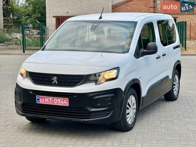 Білий Пежо Rifter, об'ємом двигуна 1.5 л та пробігом 159 тис. км за 14950 $, фото 1 на Automoto.ua