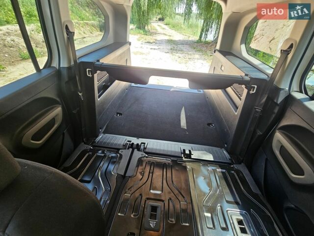 Білий Пежо Rifter, об'ємом двигуна 1.56 л та пробігом 56 тис. км за 17500 $, фото 28 на Automoto.ua
