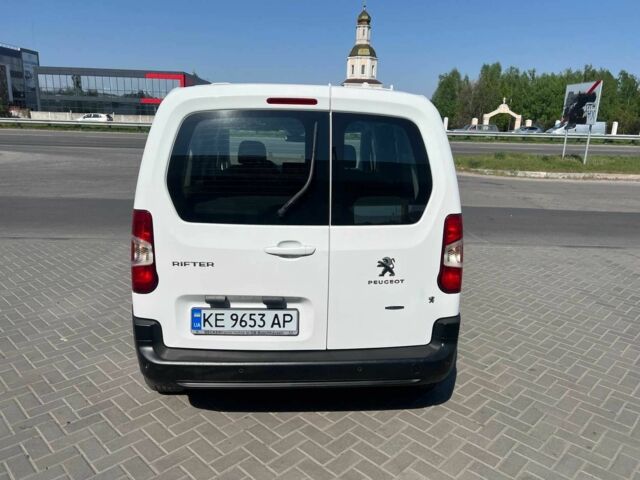 Белый Пежо Rifter, объемом двигателя 1.5 л и пробегом 206 тыс. км за 15500 $, фото 5 на Automoto.ua