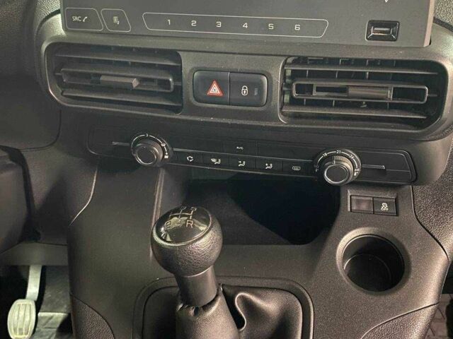 Білий Пежо Rifter, об'ємом двигуна 1.6 л та пробігом 142 тис. км за 13498 $, фото 7 на Automoto.ua