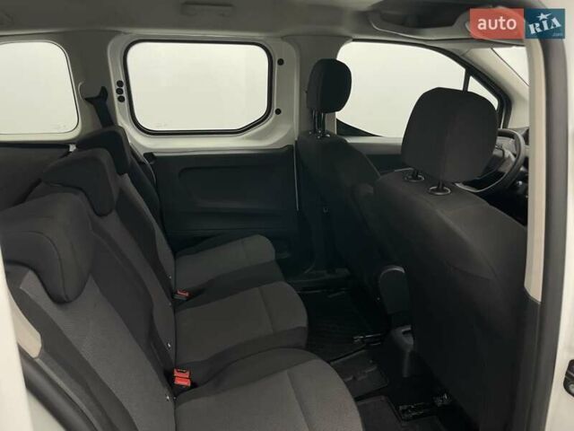 Белый Пежо Rifter, объемом двигателя 1.6 л и пробегом 130 тыс. км за 14869 $, фото 14 на Automoto.ua