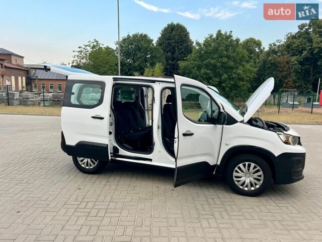 Белый Пежо Rifter, объемом двигателя 1.5 л и пробегом 159 тыс. км за 16200 $, фото 44 на Automoto.ua