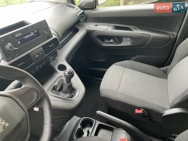 Белый Пежо Rifter, объемом двигателя 1.5 л и пробегом 256 тыс. км за 14900 $, фото 42 на Automoto.ua