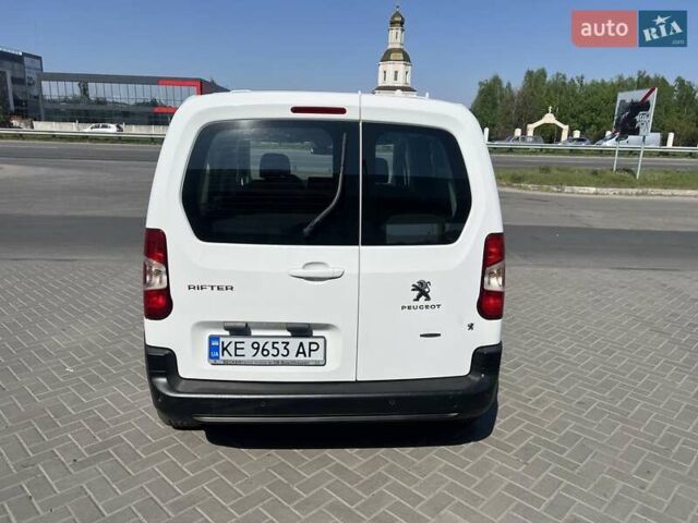 Белый Пежо Rifter, объемом двигателя 1.5 л и пробегом 206 тыс. км за 15500 $, фото 5 на Automoto.ua
