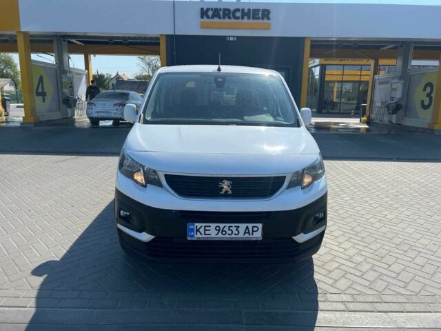 Белый Пежо Rifter, объемом двигателя 1.5 л и пробегом 206 тыс. км за 15500 $, фото 1 на Automoto.ua