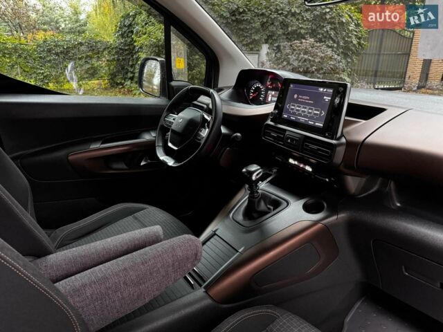 Білий Пежо Rifter, об'ємом двигуна 1.5 л та пробігом 168 тис. км за 18840 $, фото 31 на Automoto.ua