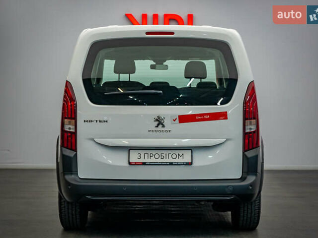 Белый Пежо Rifter, объемом двигателя 1.6 л и пробегом 189 тыс. км за 14014 $, фото 5 на Automoto.ua