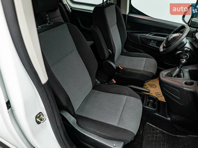 Белый Пежо Rifter, объемом двигателя 1.6 л и пробегом 189 тыс. км за 14014 $, фото 11 на Automoto.ua