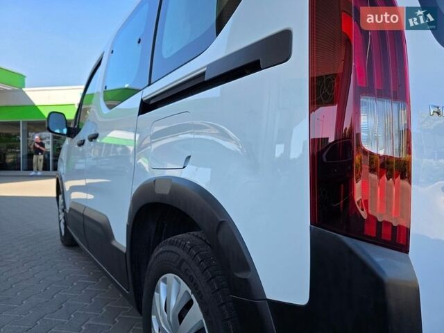 Белый Пежо Rifter, объемом двигателя 1.5 л и пробегом 120 тыс. км за 15700 $, фото 13 на Automoto.ua