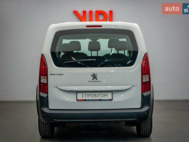Білий Пежо Rifter, об'ємом двигуна 1.6 л та пробігом 203 тис. км за 13981 $, фото 5 на Automoto.ua