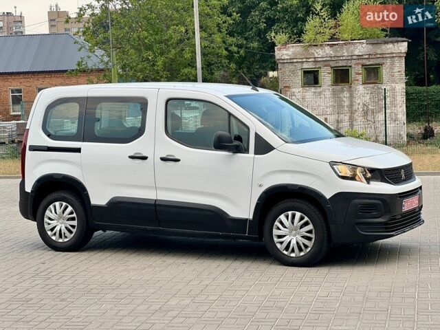 Белый Пежо Rifter, объемом двигателя 1.5 л и пробегом 159 тыс. км за 16200 $, фото 10 на Automoto.ua