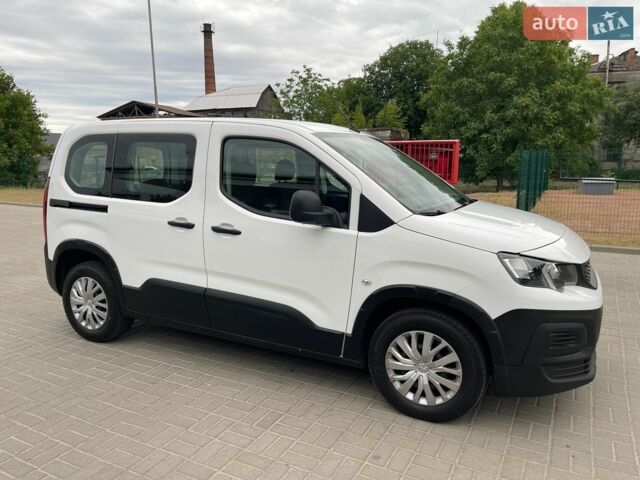 Белый Пежо Rifter, объемом двигателя 1.5 л и пробегом 159 тыс. км за 16300 $, фото 6 на Automoto.ua