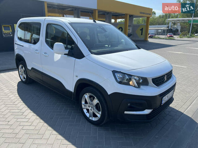 Белый Пежо Rifter, объемом двигателя 1.5 л и пробегом 205 тыс. км за 15500 $, фото 2 на Automoto.ua